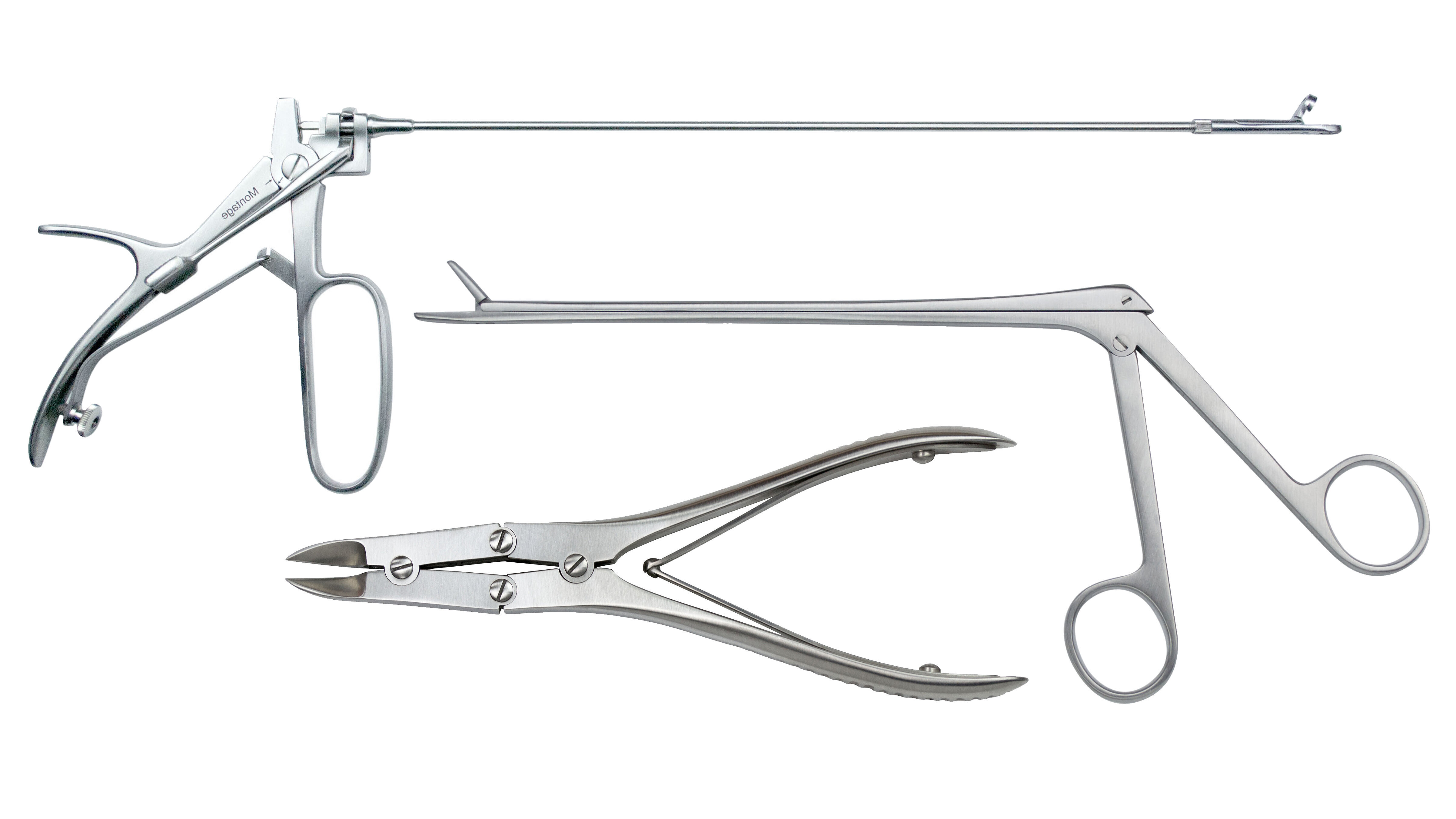 Drei chirurgische Instrumente aus Edelstahl, darunter Zangen und Greifer, auf weißem Hintergrund.